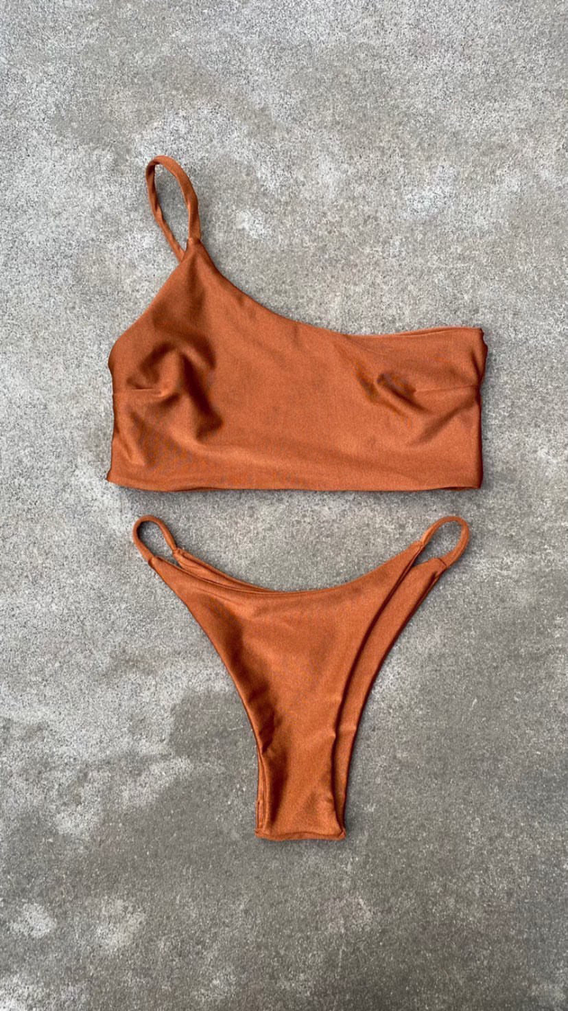 Bikini peto un hombro tira delgada expreso café y calzón sin costuras