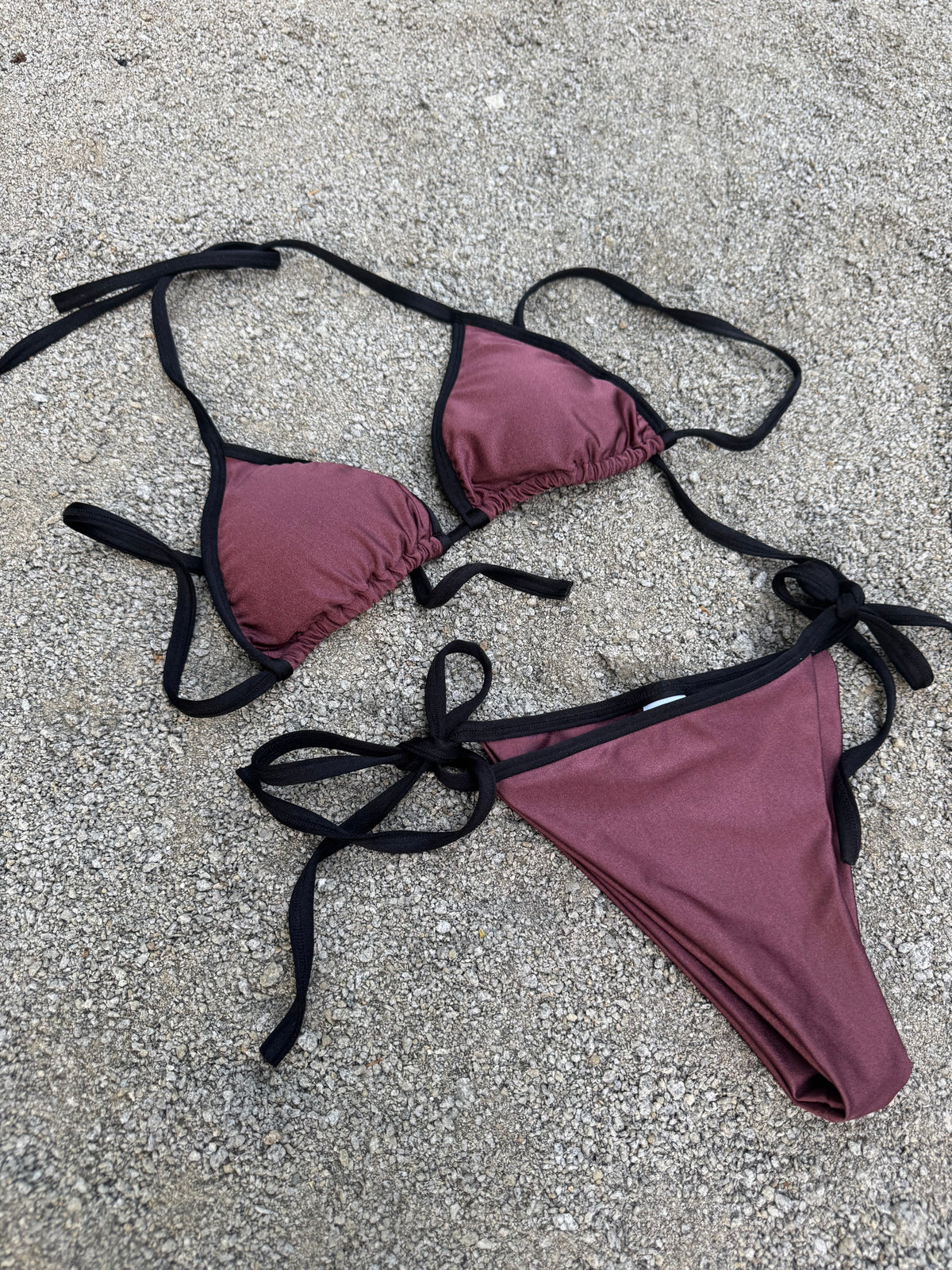 Bikini triángulo rosa negro + Calzón amarras
